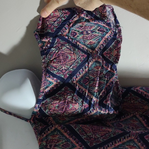 Colorful off the shoulder flowy top in size large - Picture 4 of 4